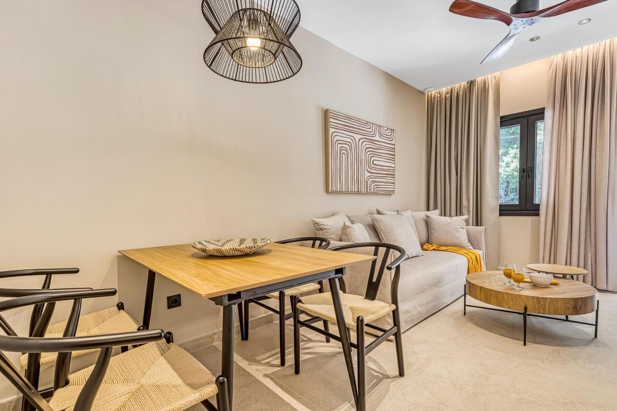 Aparthotel Almyra &