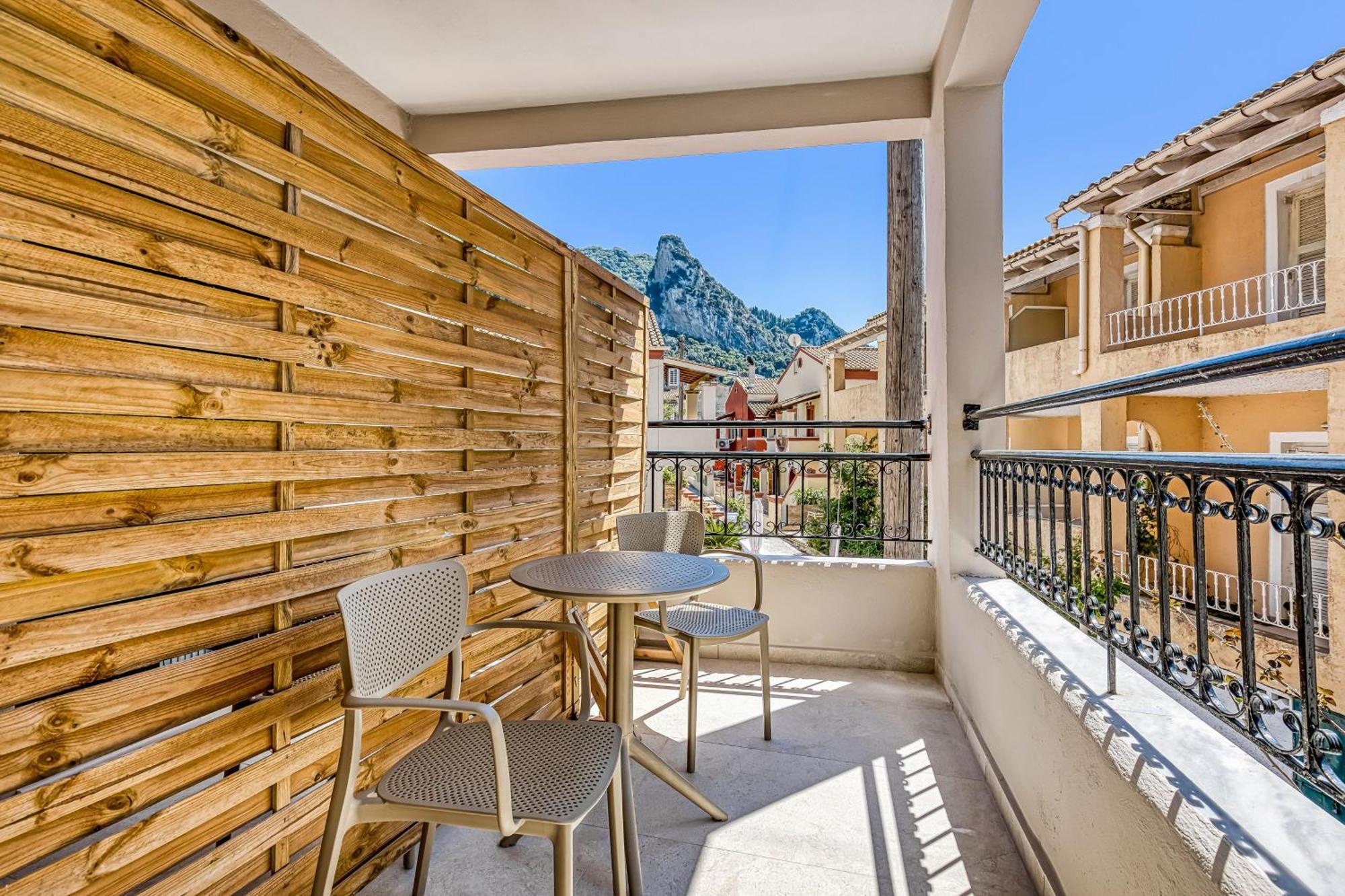 Almyra & Aparthotel 3*