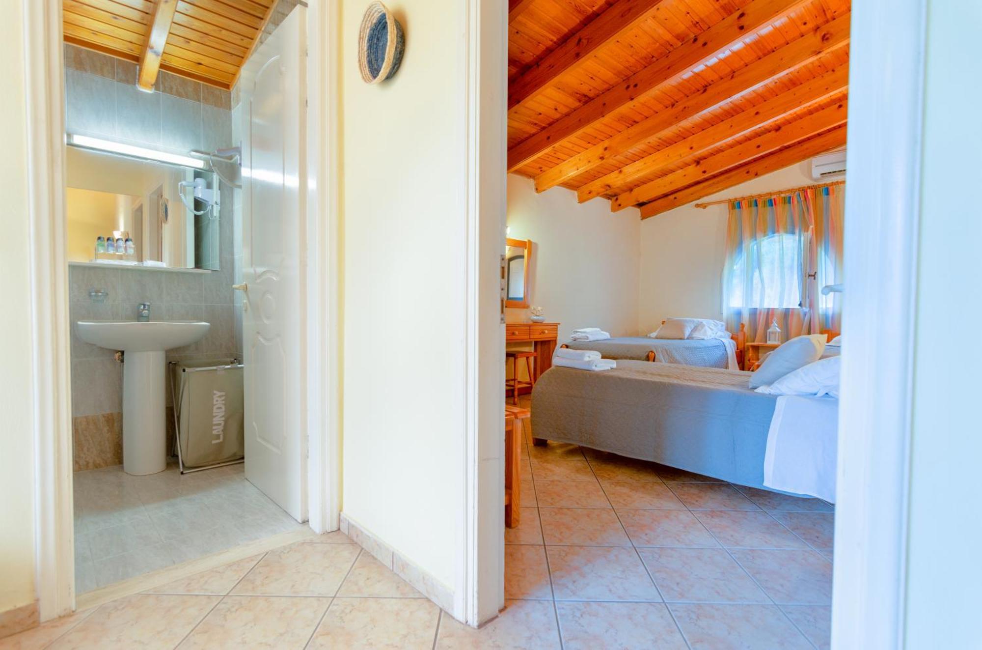 Aparthotel Almyra & Agios Gordios (Corfu)