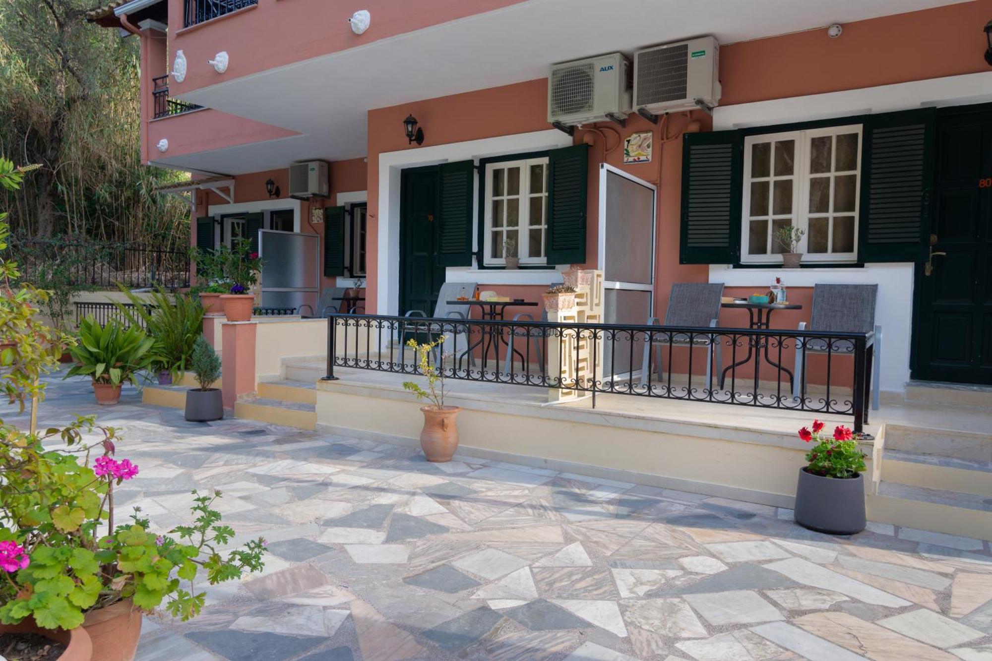 Aparthotel Almyra & 3*