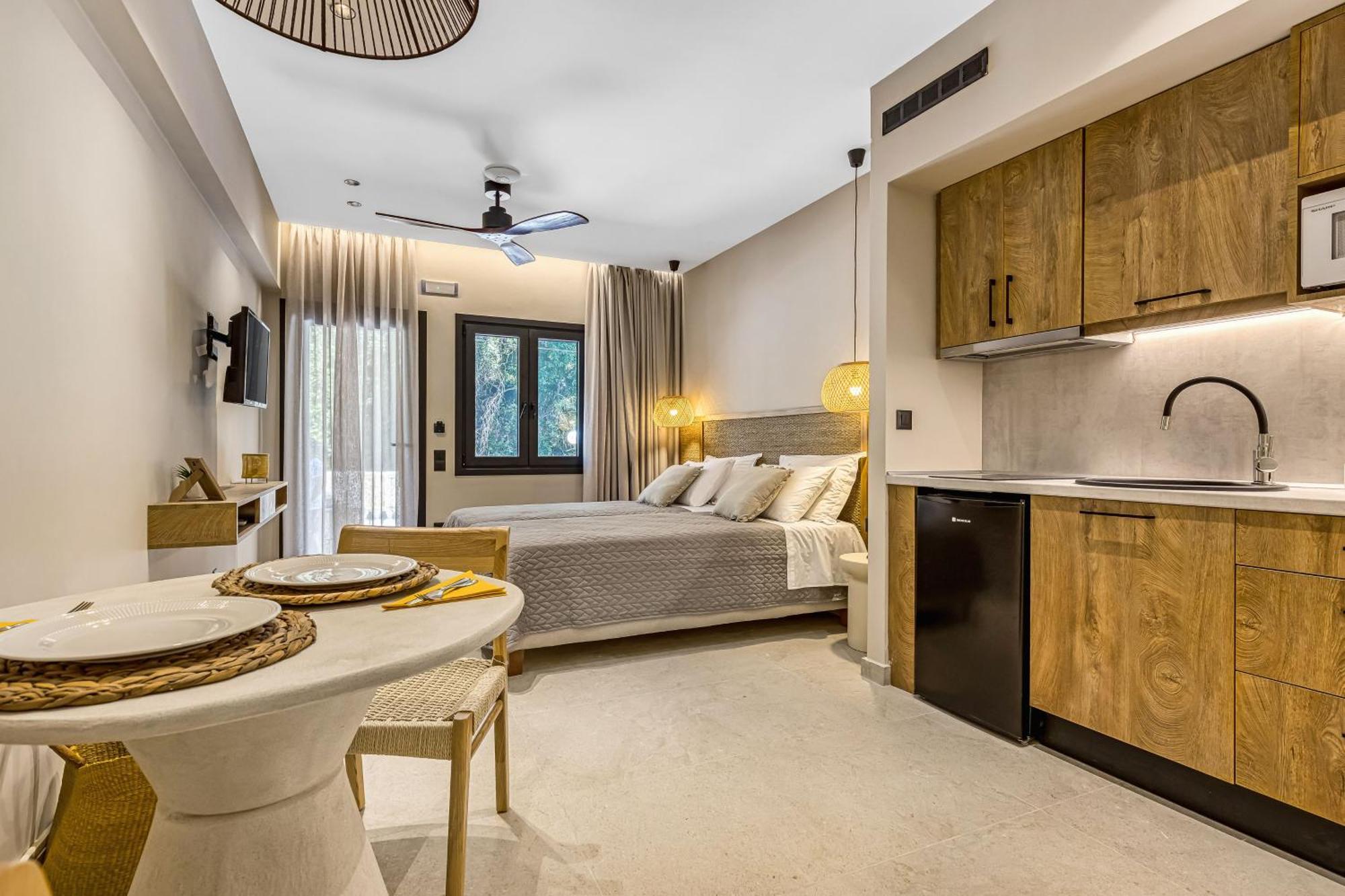 Almyra & Aparthotel 3*