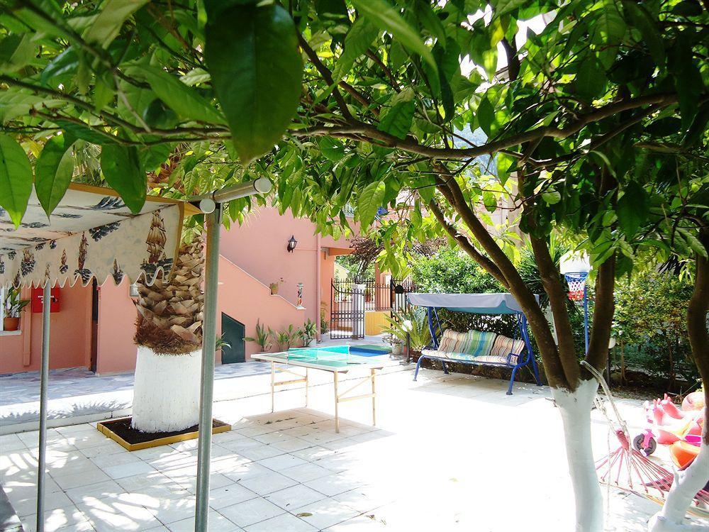 Almyra & Aparthotel