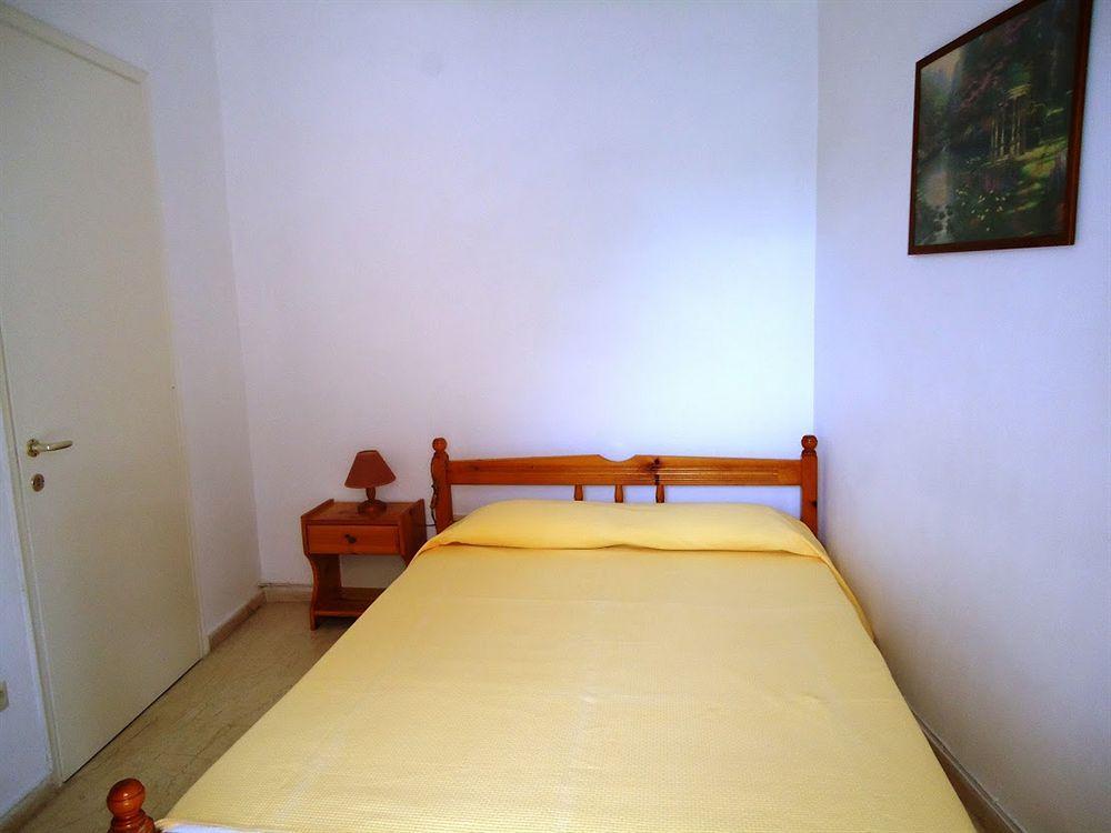 Almyra & Aparthotel Agios Gordios (Corfu)
